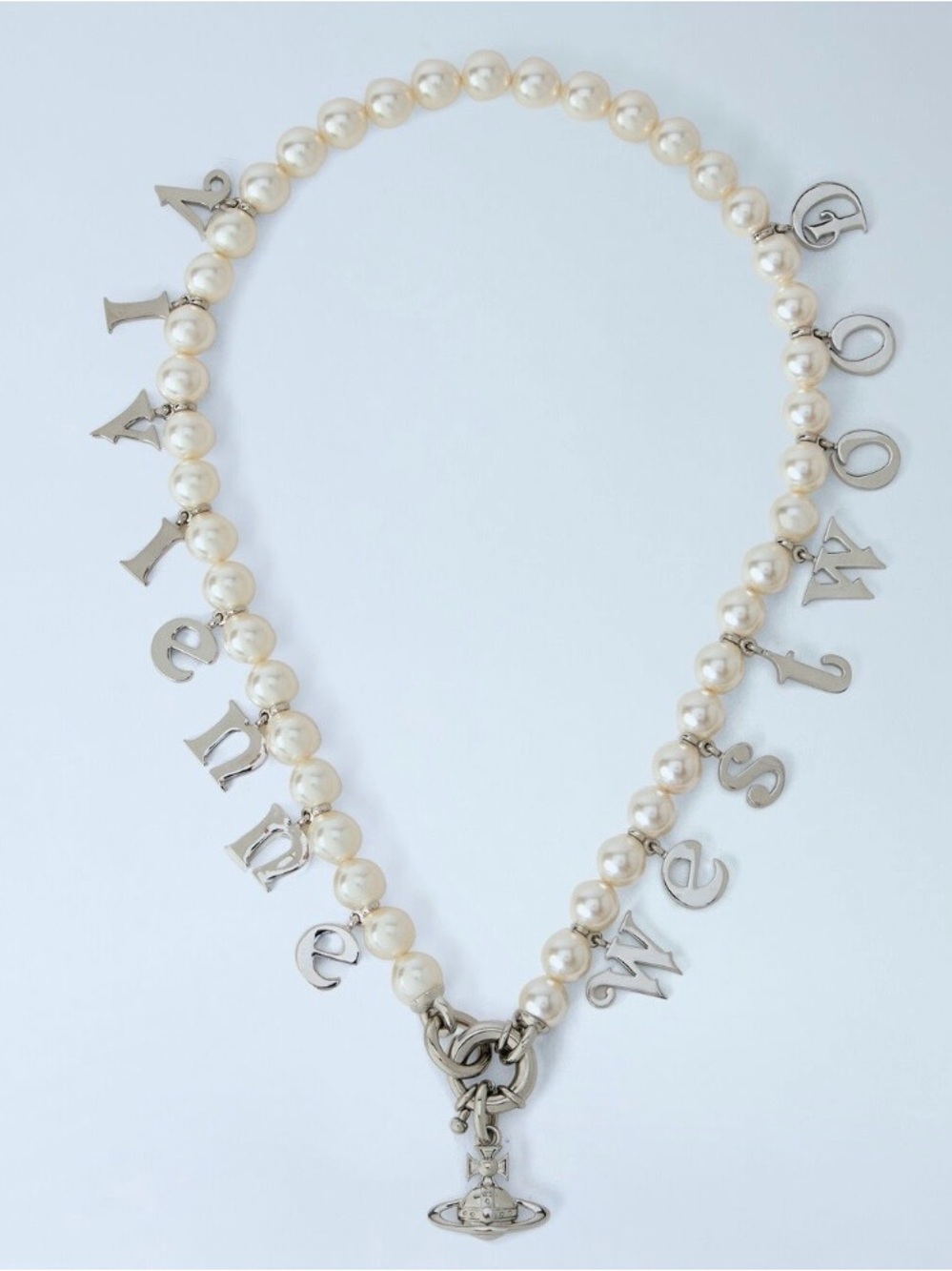 VIVIENNE WESTWOOD Leanne logo script pearl necklace